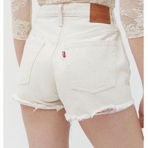 NWOT Levi’s 501 Shorts - White